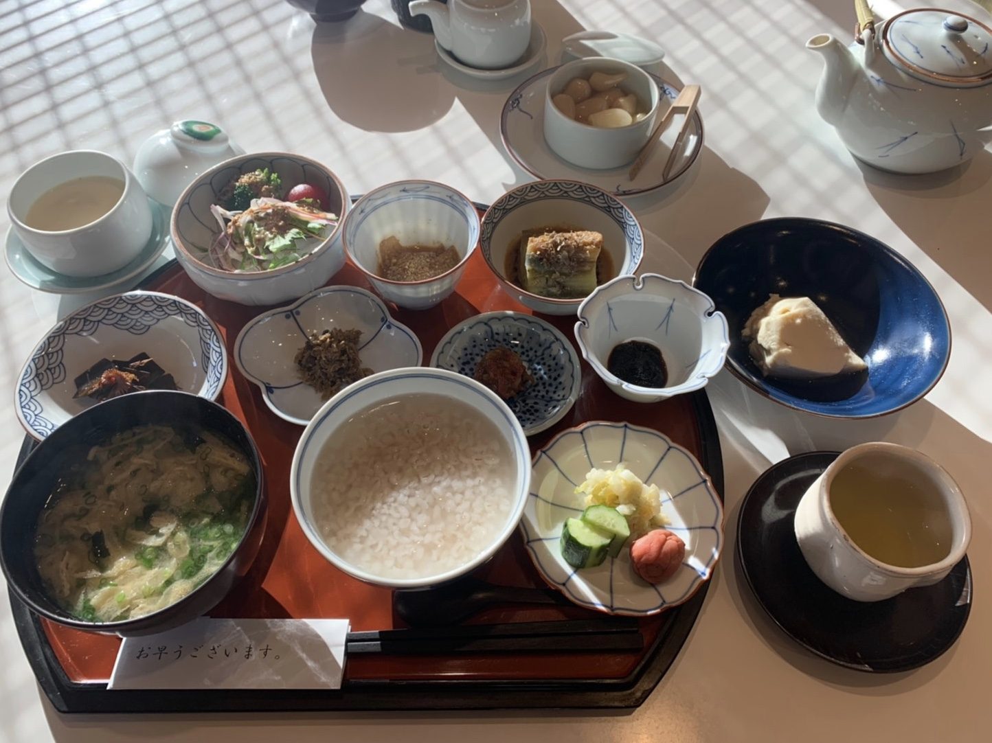 朝食